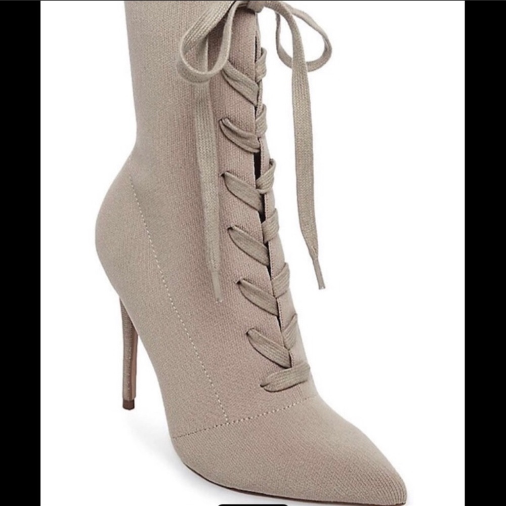 Steve Madden Kennedy laced up boots taupe size 8
